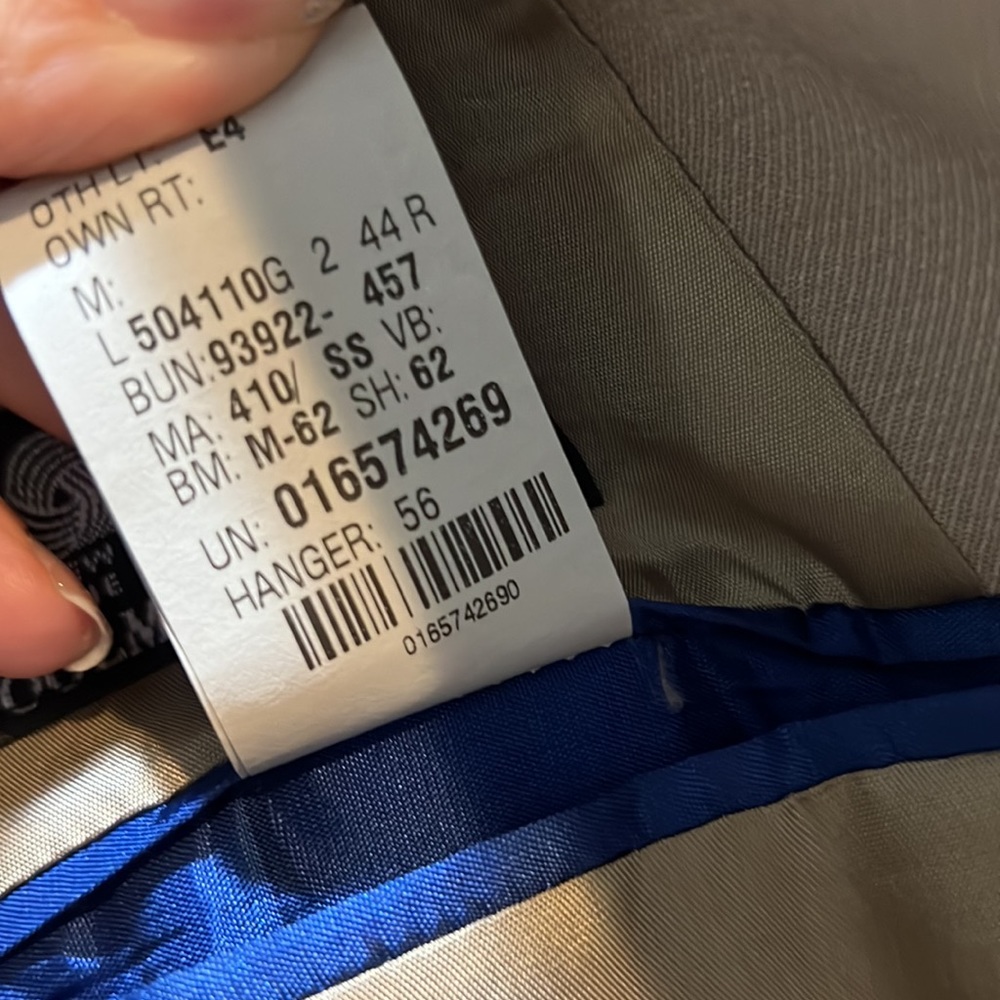 Suit - Picture 3 of 9